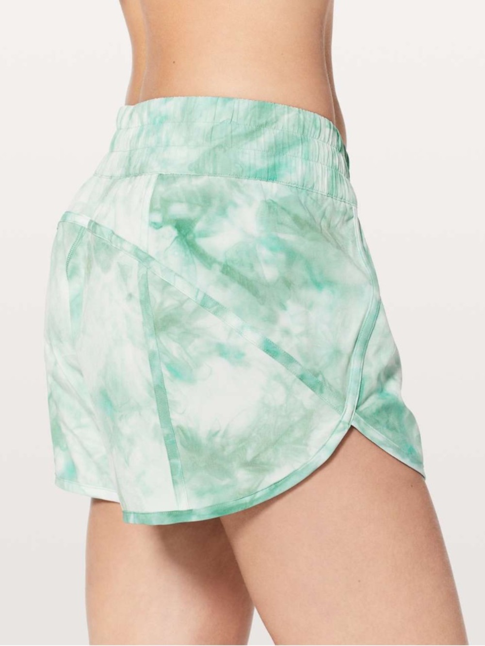 Lululemon Tracker Short V 4” Diamond Dye White Washed Marsh 6 Tie Dye Shorts